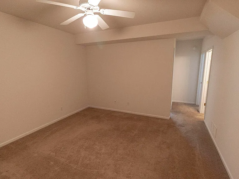 3402 E Saint Charles Rd — Photo 18