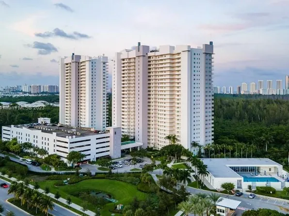 15051 Royal Oaks Ln APT 704, North Miami, FL 33181