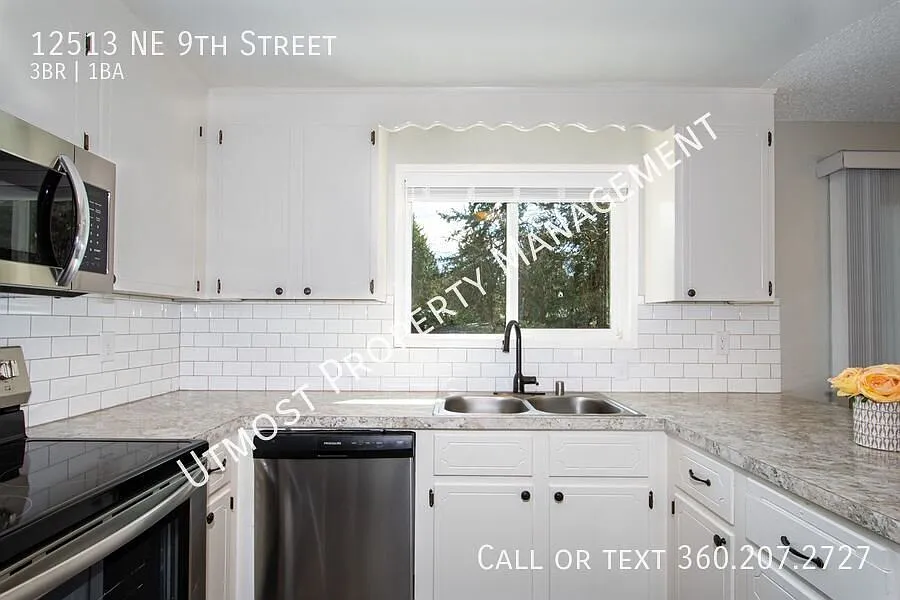 Fully renovated 3BD one-level home — Photo 4