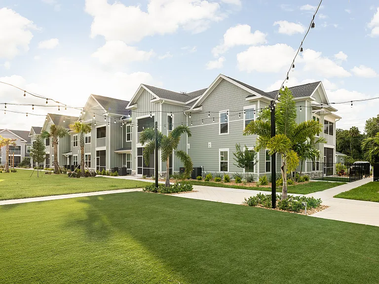 Palm Grove Luxury Apartments — Photo 44