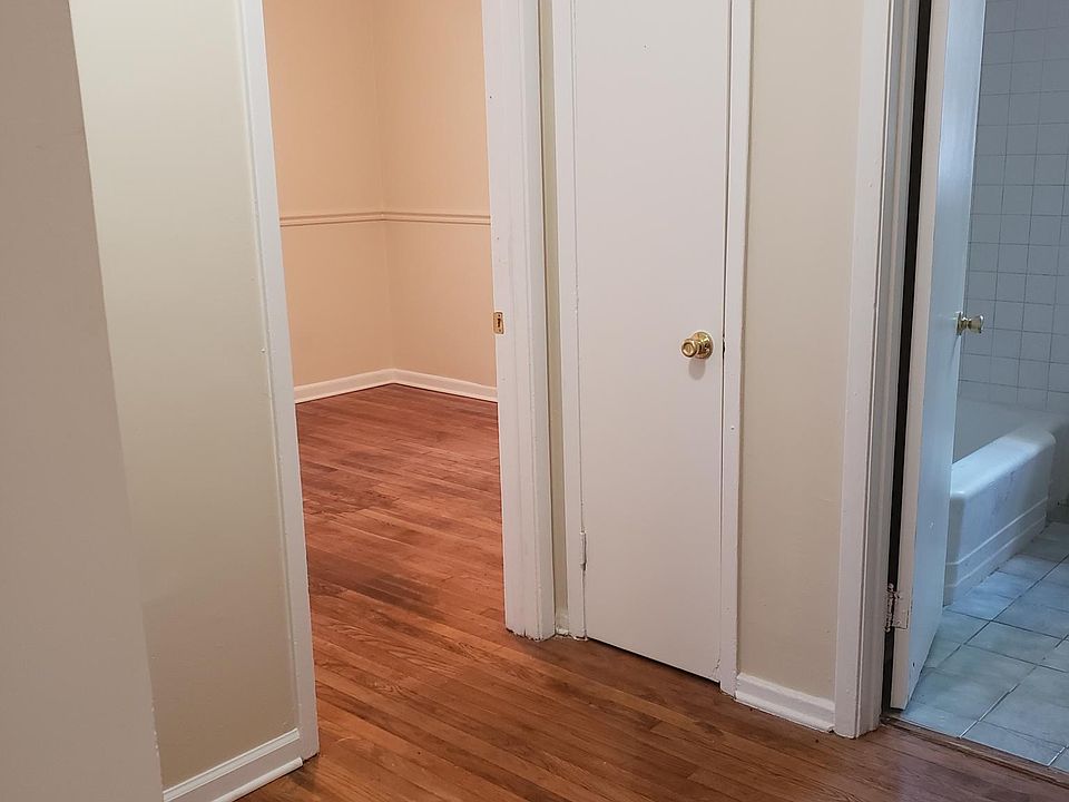 2nd image of 2524 Marlowe Ave
