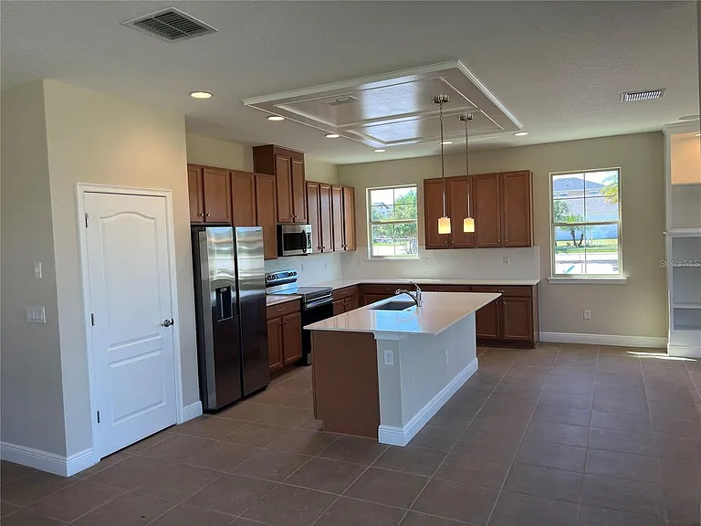 6673 Knollwood St — Photo 3