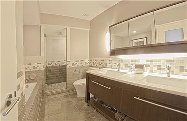 Sold by (Legacy) Elegran | media 36