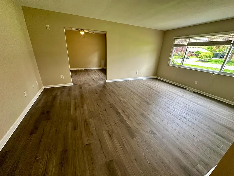 130 Winchcombe Dr — Photo 5