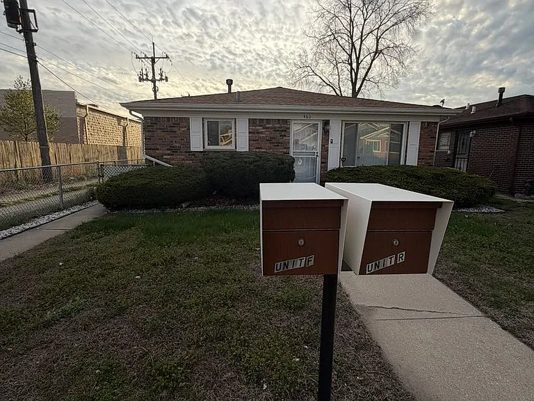 460 Hoxie Ave — Photo 1