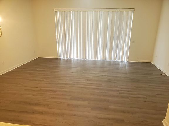 4th image of 923 Rock Harbor Ave