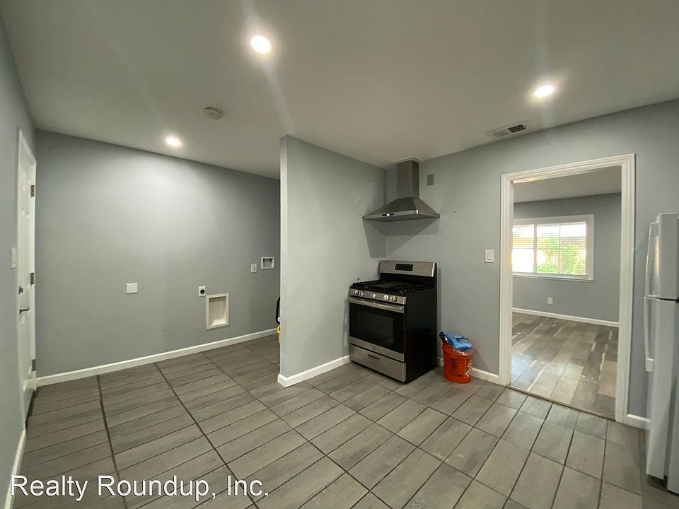 1st image of 164 Santiago Ave