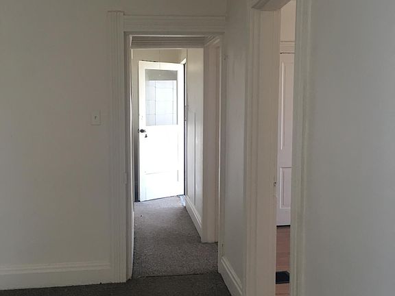 2nd image of 419 1/2 Richmond Ave