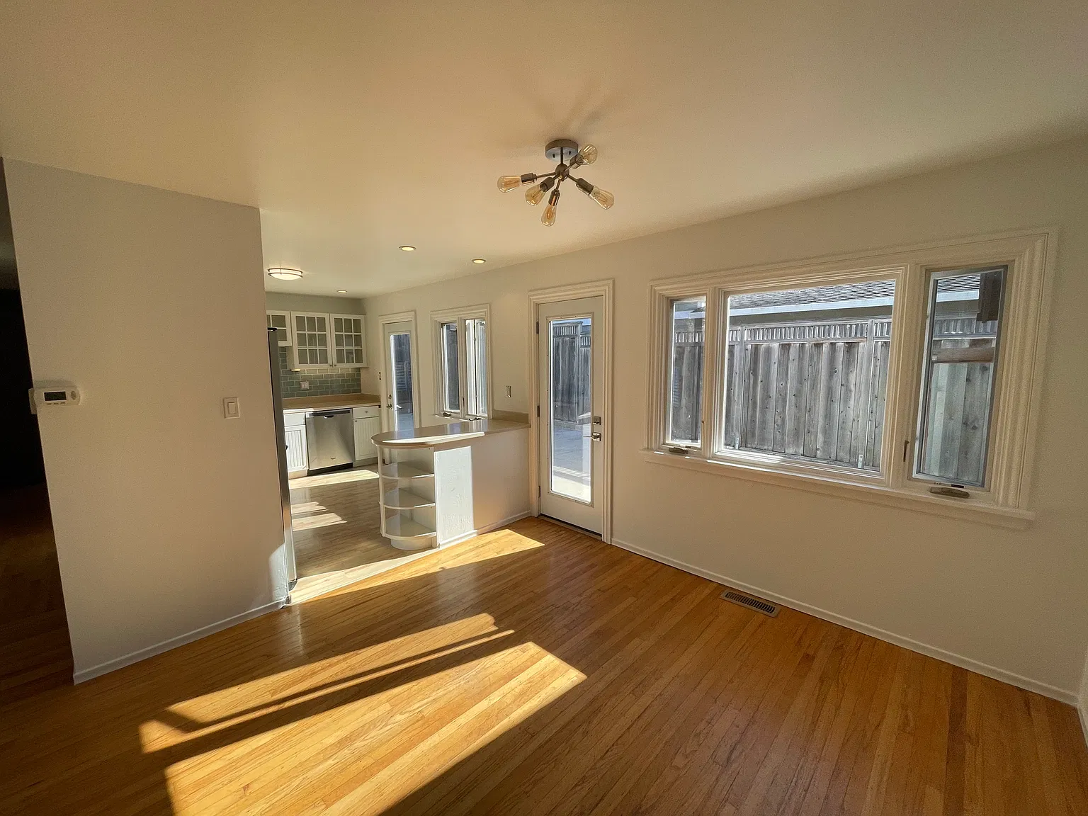 3 bed, 1040 sqft, $4,950 — Photo 3