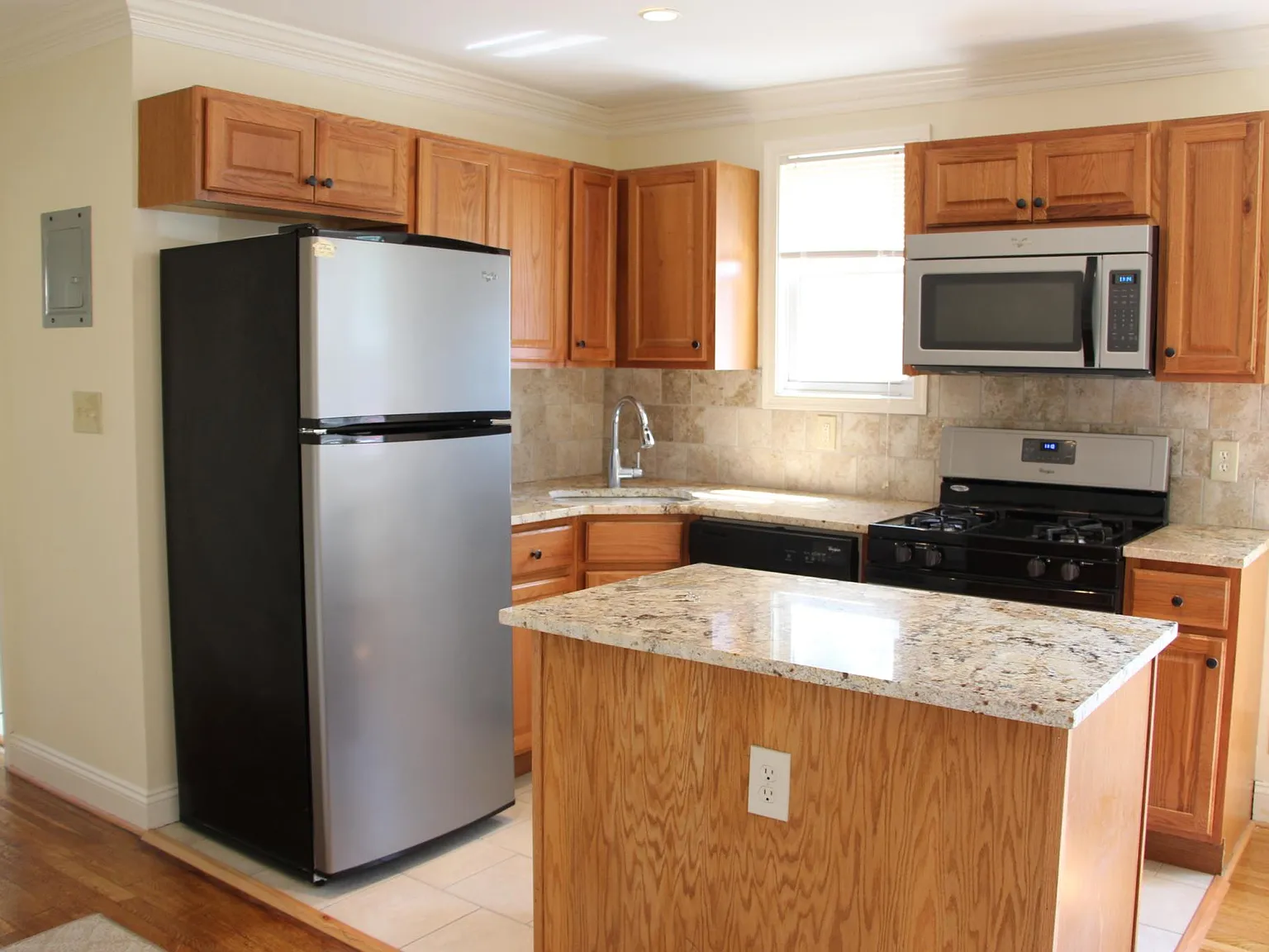 1 bed, 850 sqft, $2,000 — Photo 4