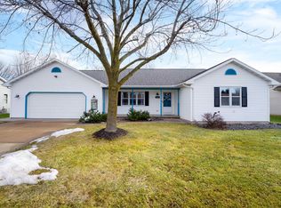 1820 Basswood Ln, Little Chute, WI 54140