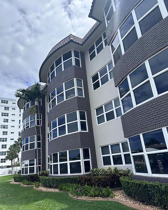 1st image of 3121 NE 51st St APT 103E