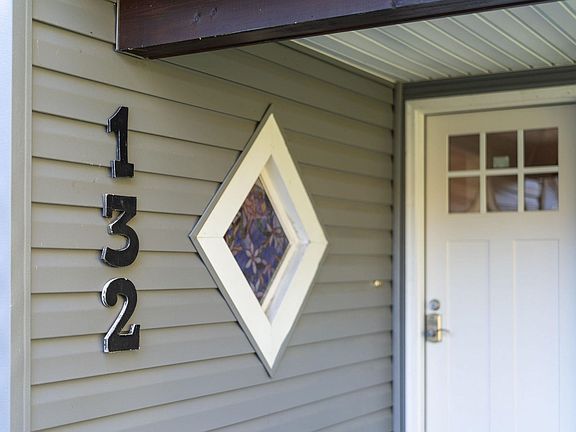 3rd image of 132 Brook Ct
