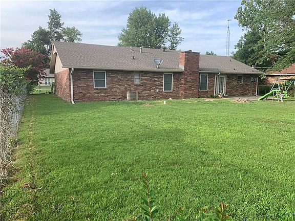 4th image of 1612 W Lilac St