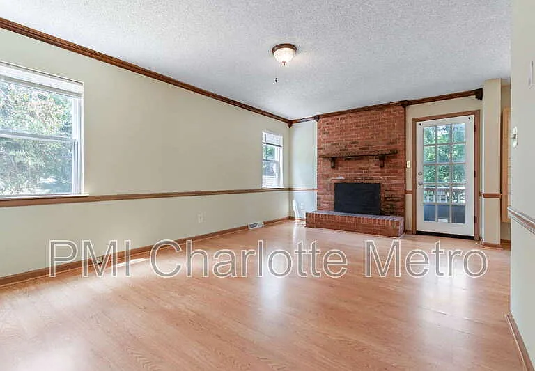11241 Kingfisher Dr — Photo 24