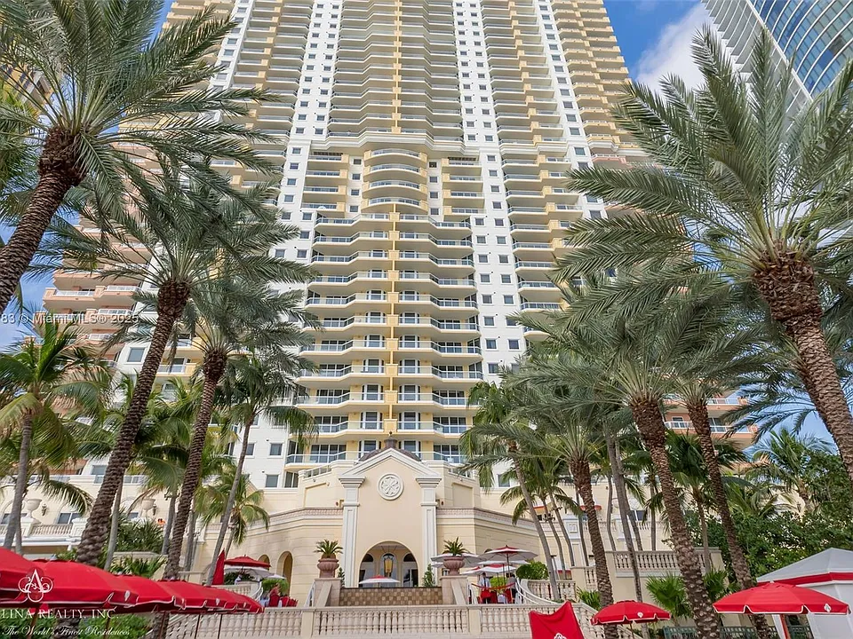 17875 Collins Ave #3404