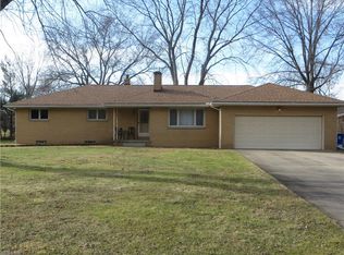 6459 Genevieve St, Ravenna, OH 44266