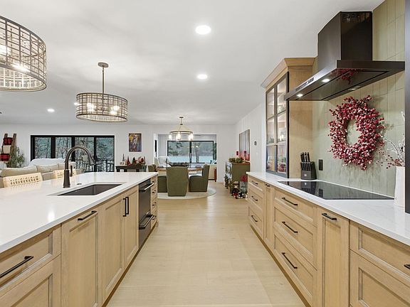 4th image of 3 Albala Ln