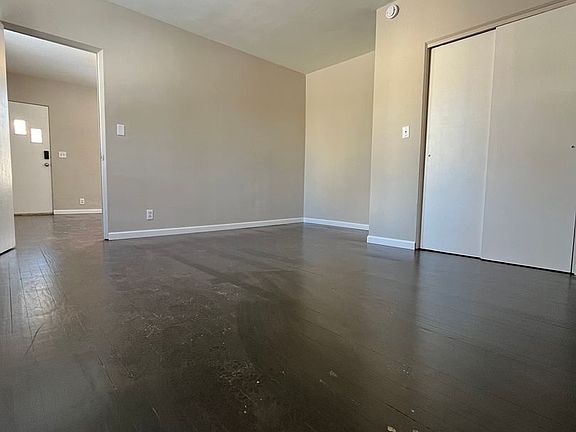4th image of 1125 E 5th St