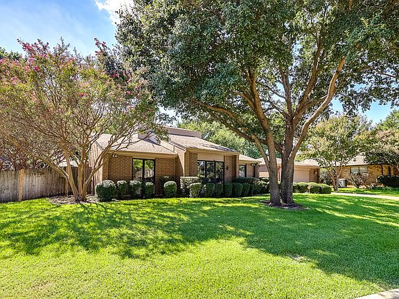 3rd image of 1043 Clubhouse Dr