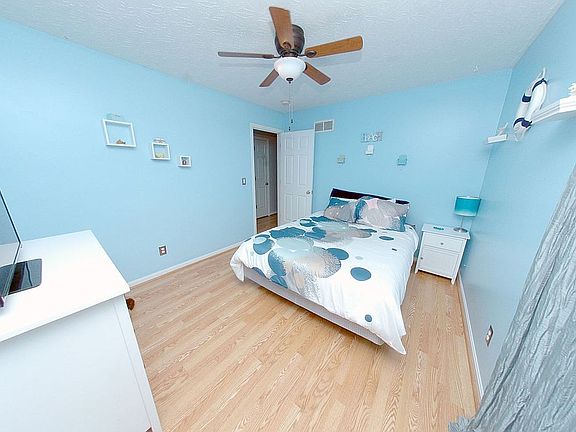 3rd image of 597 Eagleview Dr