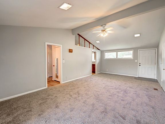 5th image of 1325 Derby St