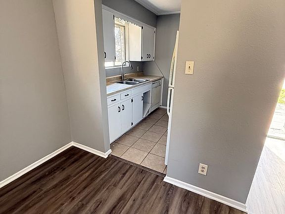2nd image of 1811 Magnolia Dr