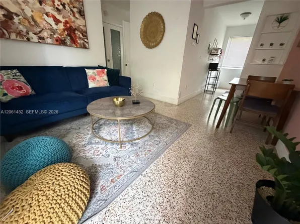 461 SW 6th St, Miami, FL
