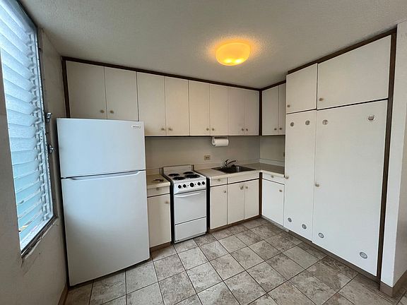 4th image of 1545 Liona St APT 401