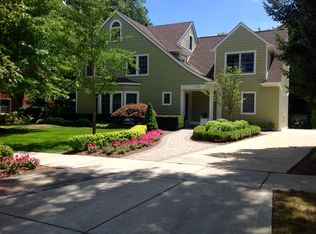 1152 Buckingham Ave, Birmingham, MI 48009