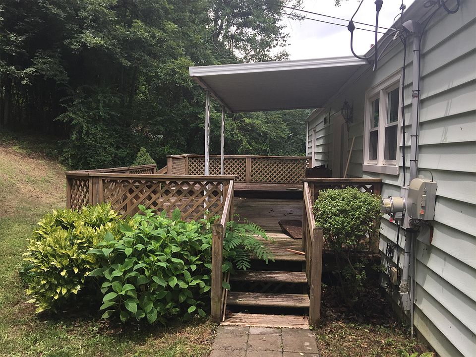2nd image of 1813 Glenroy Ave