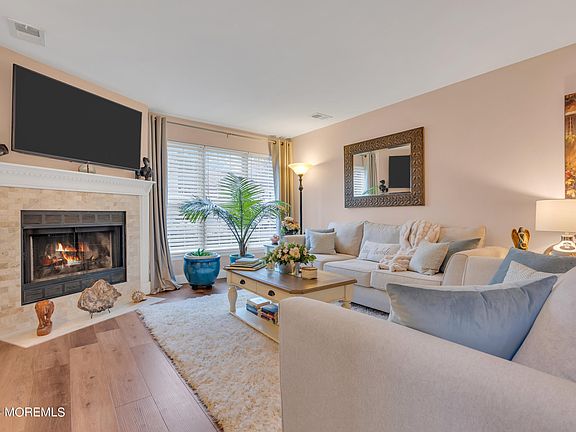 4th image of 33 Trumbull Drive #12