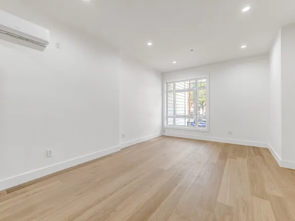 25-14 Newtown Avenue image 4 of 11