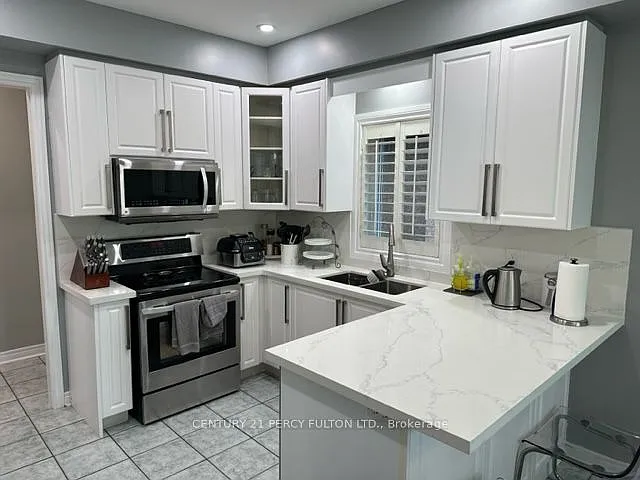 5 Hillpath Cres — Photo 4