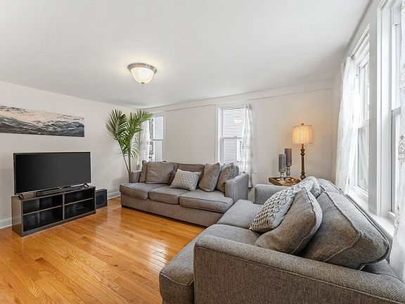 5th image of 81 Essex St