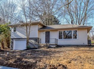 5590 S Main St, Akron, OH 44319