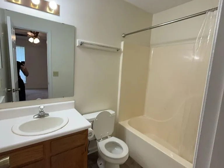 Hearthwood Apartments — Photo 25