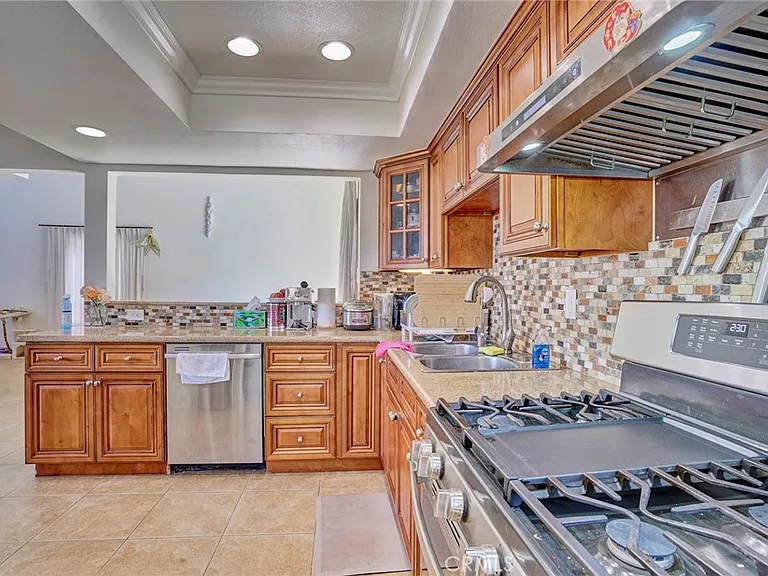 1409 Lakeside Ln — Photo 13