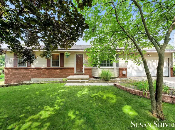 2659 Bryanwood Dr NW, Grand Rapids, MI 49544