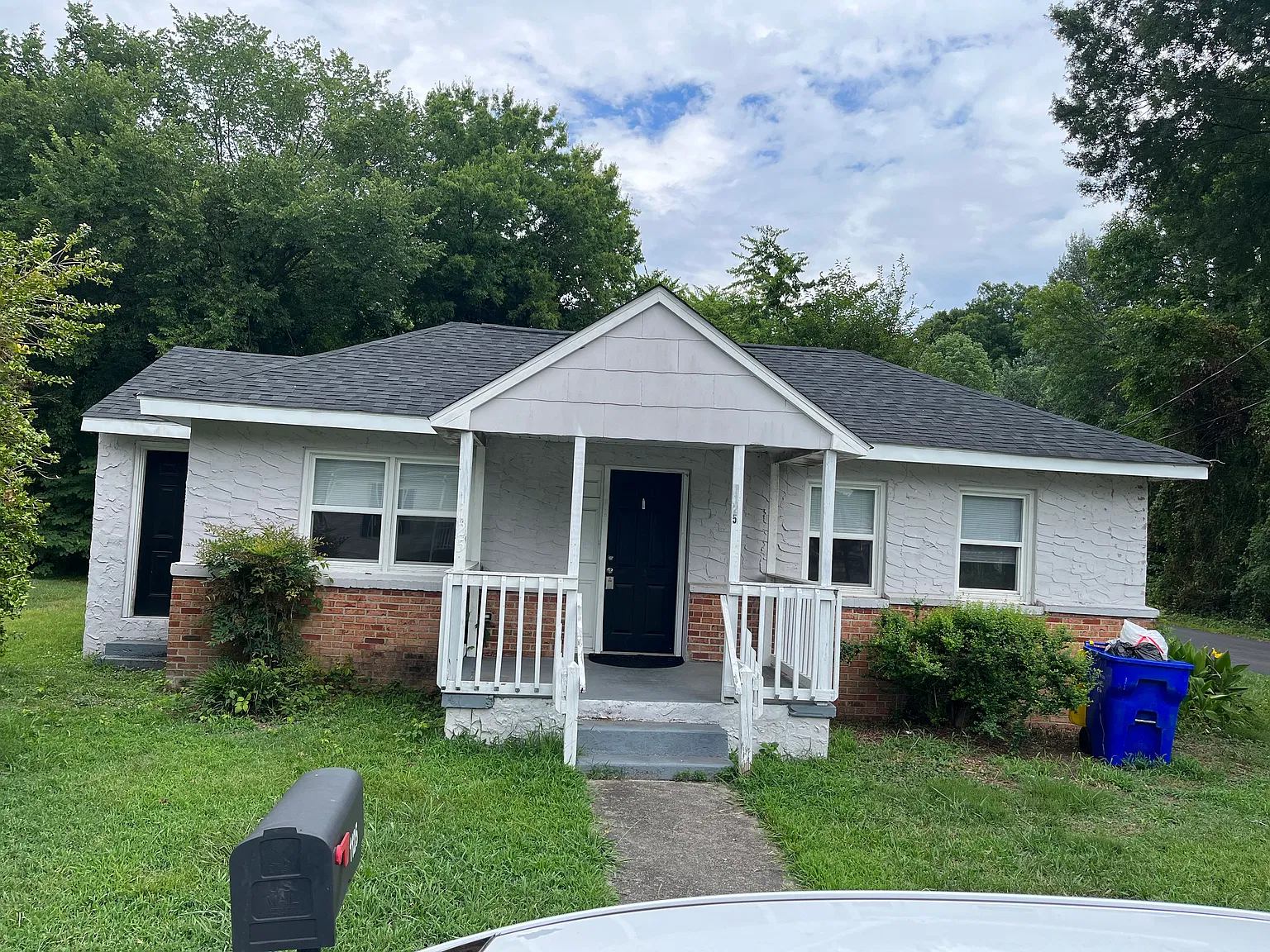 3 bed, 831 sqft, $1,400 — Photo 1