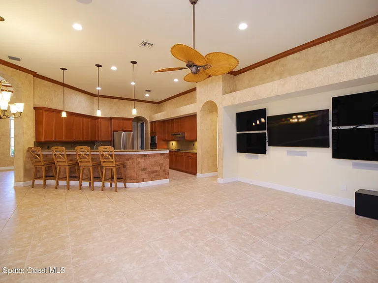 9400 Scarborough Ct — Photo 10