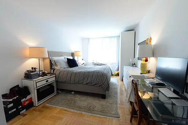 Rented by Peter Ashe | media 7