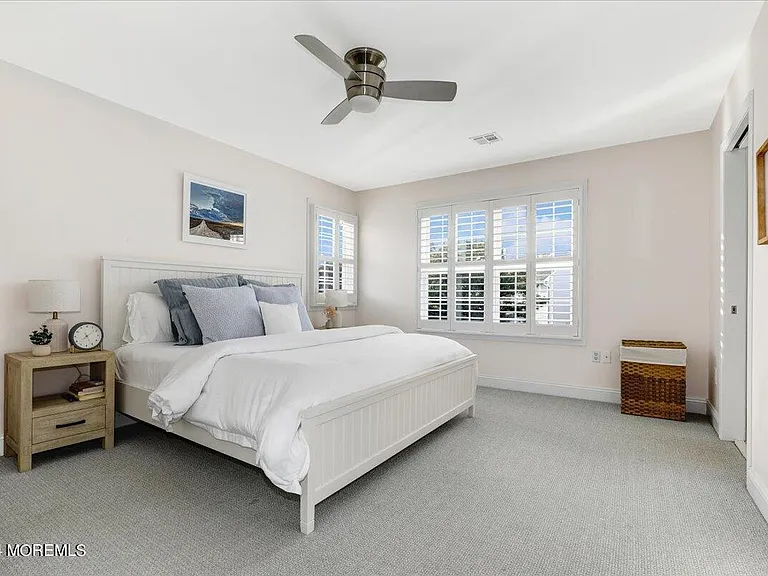 108 Glimmer Glass Cir — Photo 15