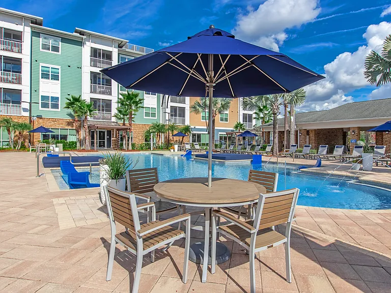 Sola South Lux Apartments — Photo 6