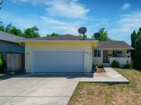 811 Arthur Ave, Cottage Grove, OR 97424