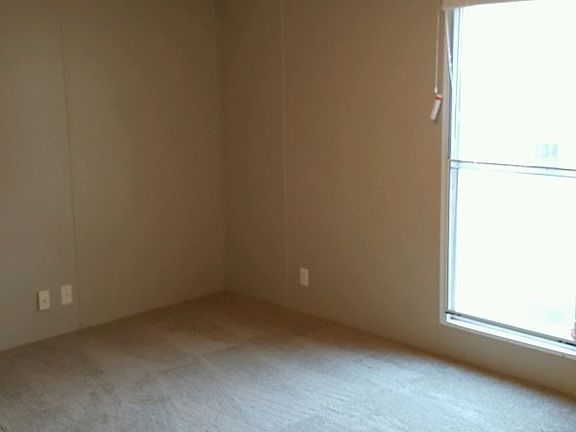 3rd image of 335 Greenview Cir