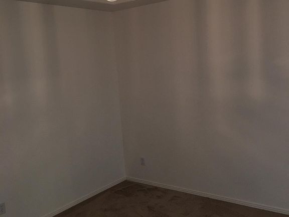 4th image of 1156 E Muncie Ave