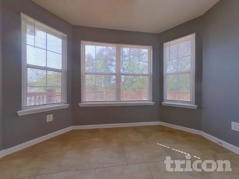 3020 Lake Park Ct — Photo 3