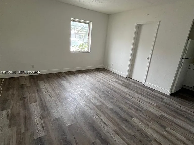 2035 Dewey St #3 — Photo 2