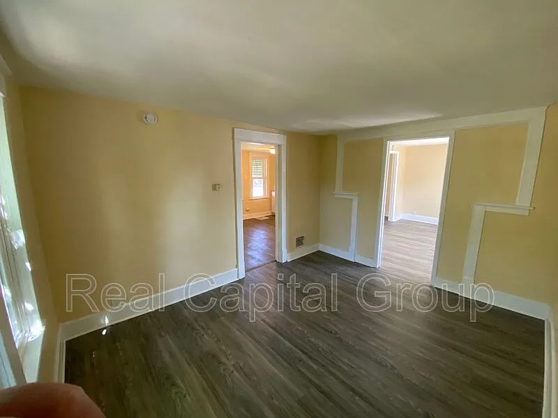 2 bed, 1.0 bath, $1,195 — Photo 2